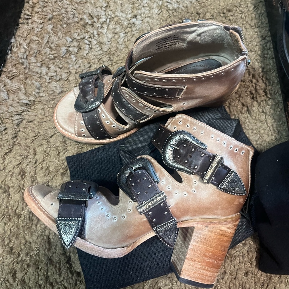 Free bird Violets barely worn